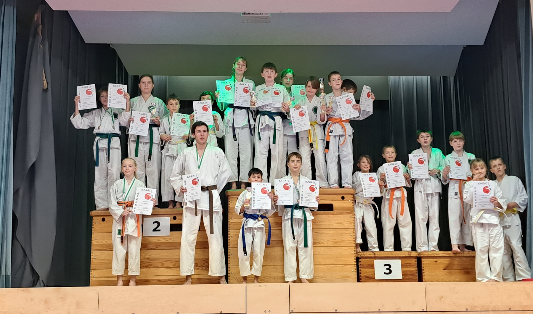 Die Teilnehmer der Weihnachtsfeier